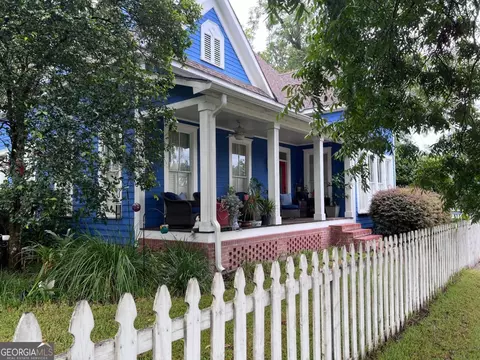Exterior - 201 Eighth St, Adel, GA 31620 photo 2 of 6