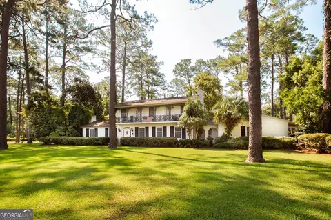 706 Cherokee Cir, Waycross, GA 31501