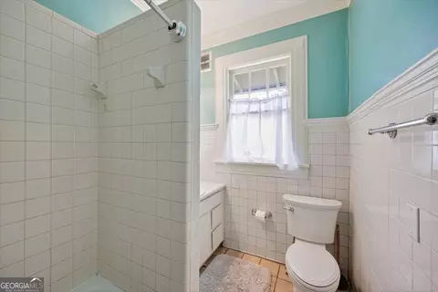 Bath - 324 Buford Pl, Macon, GA 31204 photo 3 of 3