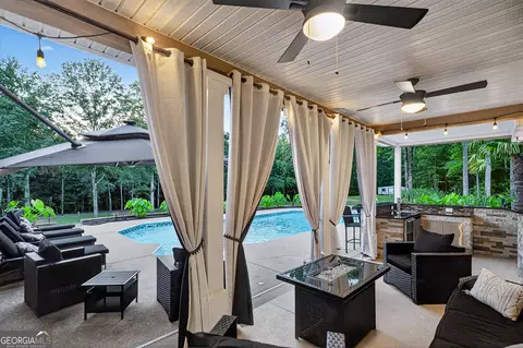 Exterior - 2409 Upper Big Springs Rd, Lagrange, GA 30241 photo 13 of 27