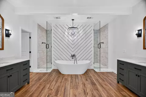 Bath - 2409 Upper Big Springs Rd, Lagrange, GA 30241 photo 1 of 8