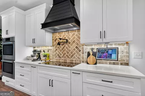 Kitchen - 2409 Upper Big Springs Rd, Lagrange, GA 30241 photo 4 of 6