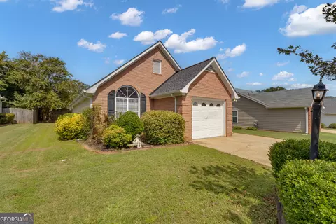 10 Greentree Dr, Newnan, GA 30265