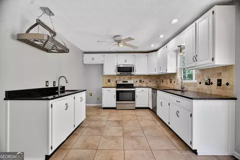 Kitchen - 114 Caney Creek Ct, Lagrange, GA 30240 photo 2 of 3