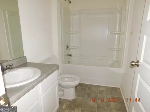 Bath - 180 Grafton St, Hampton, GA 30228 photo 1 of 2