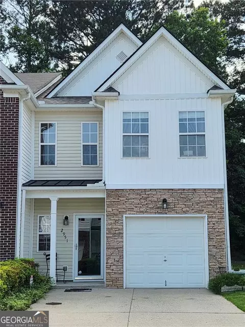 2951 Greyhawk Ln, Cumming, GA 30040