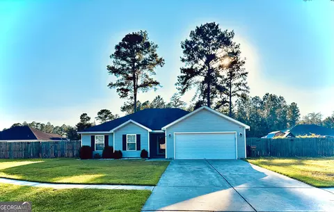 104 Cherry Oaks Ct, Springfield, GA 31329