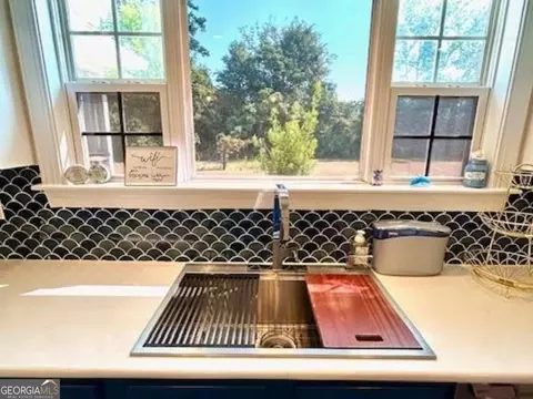 Kitchen - 446 Willow Point Dr, Dublin, GA 31021 photo 5 of 9