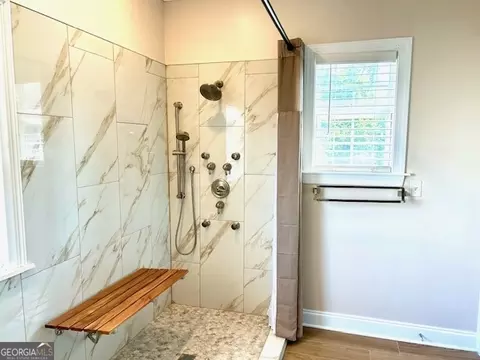 Bath - 446 Willow Point Dr, Dublin, GA 31021 photo 5 of 6