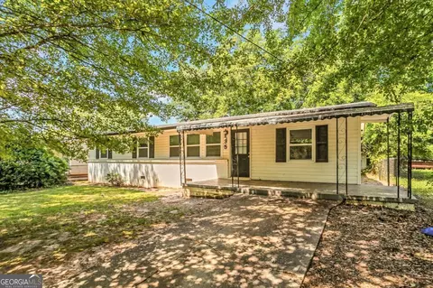 135 Harris Cir, Lawrenceville, GA 30046