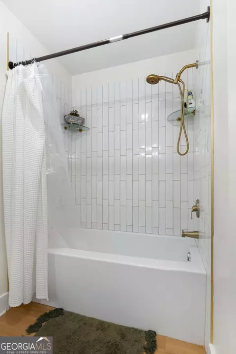 Bath - 192 Quail Trl, Jackson, GA 30233 photo 2 of 3