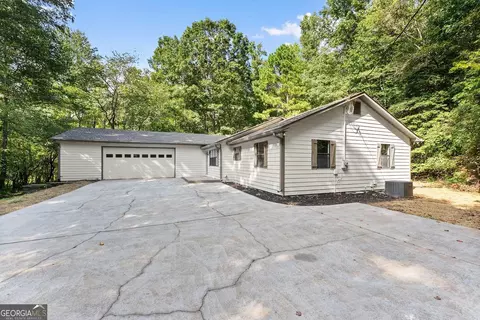 302 Beaver Creek Dr, Commerce, GA 30530