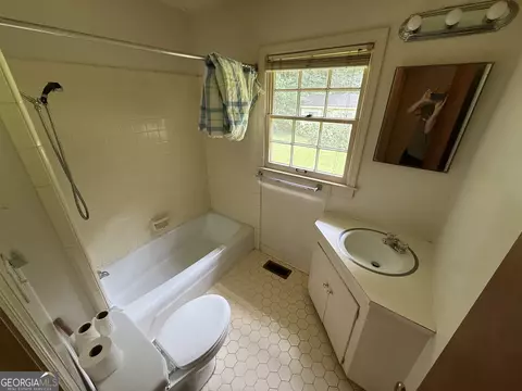 Bath - 509 Connie Dr, Lagrange, GA 30240 photo 2 of 2