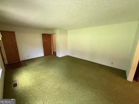 Living - 509 Connie Dr, Lagrange, GA 30240 photo 4 of 4