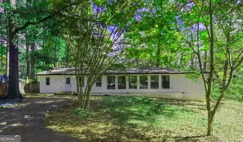 5928 Dogwood Dr SE, Acworth, GA 30102