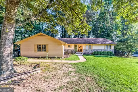 895 Corinth Dr, Jonesboro, GA 30238