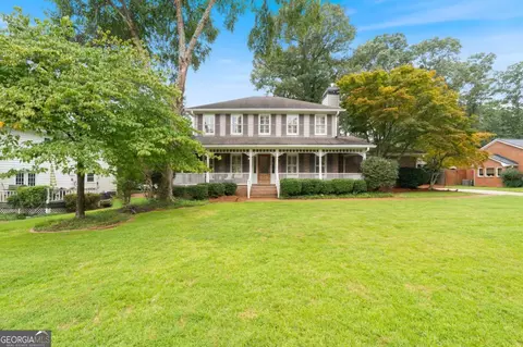 2675 Shadow Pine Dr, Roswell, GA 30076