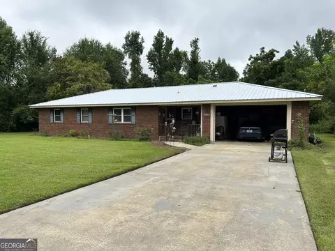 185 Mona Dr, Jesup, GA 31545