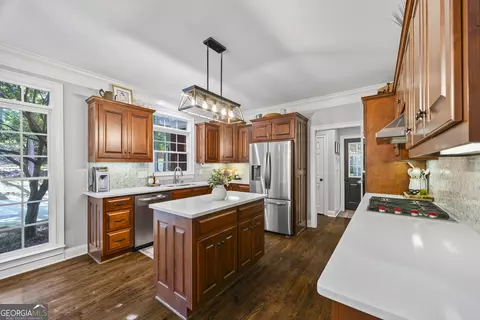 Kitchen - 1041 Spring Creek Dr, Bishop, GA 30621 photo 2 of 4
