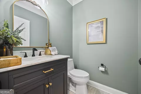Bath - 1041 Spring Creek Dr, Bishop, GA 30621 photo 2 of 6