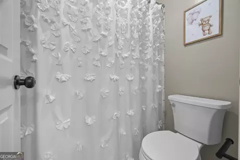 Bath - 1041 Spring Creek Dr, Bishop, GA 30621 photo 4 of 6