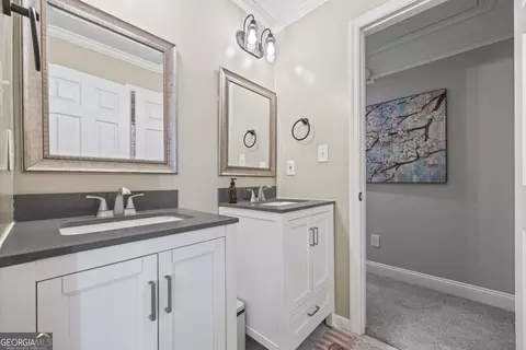 Bath - 1041 Spring Creek Dr, Bishop, GA 30621 photo 3 of 6