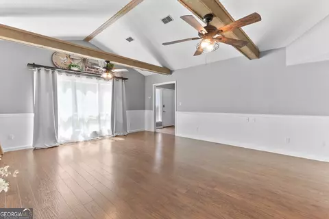 Living - 316 Arena Rd, Perry, GA 31069 photo 4 of 6