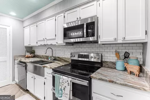 Kitchen - 316 Arena Rd, Perry, GA 31069 photo 4 of 9