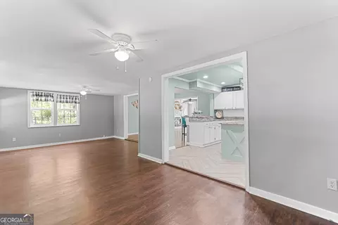 Living - 316 Arena Rd, Perry, GA 31069 photo 5 of 6