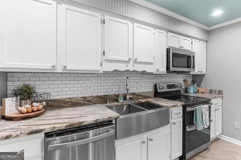 Kitchen - 316 Arena Rd, Perry, GA 31069 photo 8 of 9