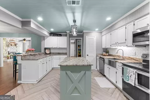 Kitchen - 316 Arena Rd, Perry, GA 31069 photo 3 of 9