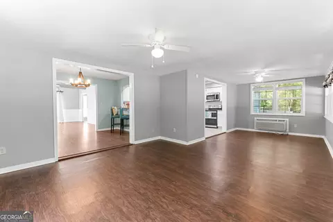 Living - 316 Arena Rd, Perry, GA 31069 photo 6 of 6