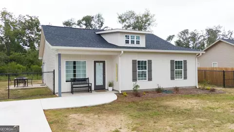 70 Blueberry St, Baxley, GA 31513