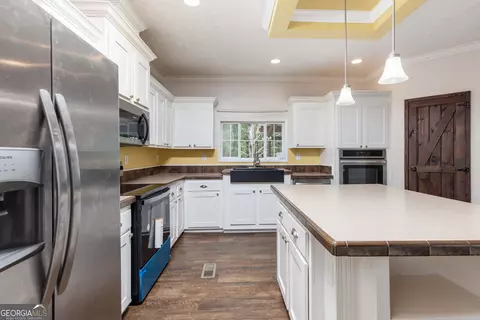 Kitchen - 490 Barnes Mill Rd, Hamilton, GA 31811 photo 2 of 3