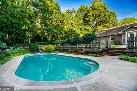 Exterior - 107 Powers Ct, Lagrange, GA 30240 photo 4 of 9
