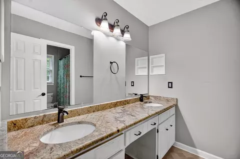 Bath - 107 Powers Ct, Lagrange, GA 30240 photo 4 of 4