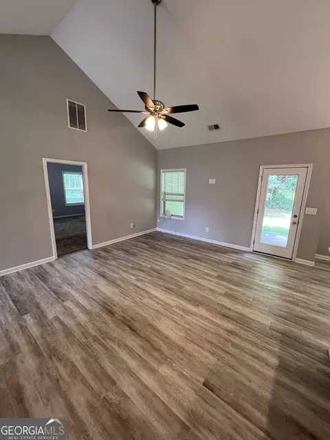 Living - 112 Denali Dr, Calhoun, GA 30701 photo 2 of 2
