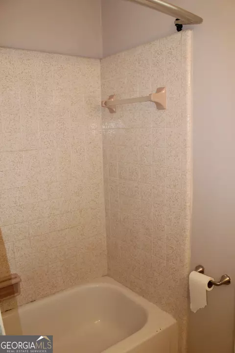 Bath - 2921 Foxhall Cir, Augusta, GA 30907 photo 4 of 4