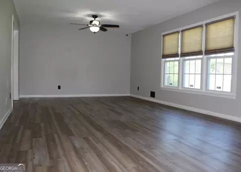 Living - 2921 Foxhall Cir, Augusta, GA 30907 photo 2 of 4
