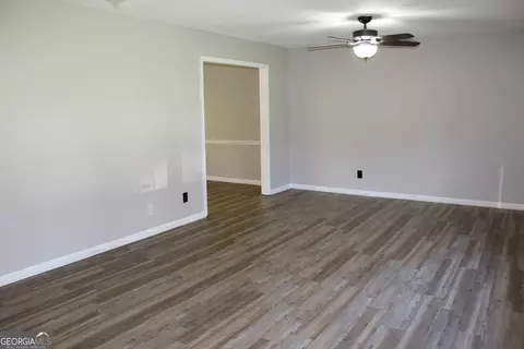 Living - 2921 Foxhall Cir, Augusta, GA 30907 photo 3 of 4