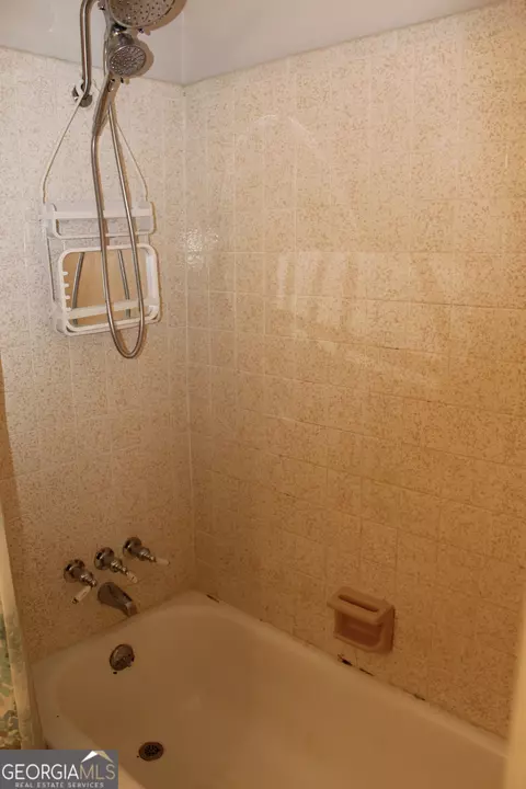 Bath - 2921 Foxhall Cir, Augusta, GA 30907 photo 2 of 4