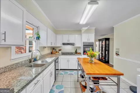 Kitchen - 254 Trinity Rd, Dublin, GA 31021 photo 3 of 4