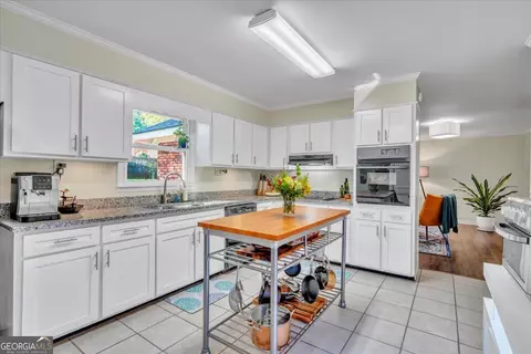 Kitchen - 254 Trinity Rd, Dublin, GA 31021 photo 2 of 4