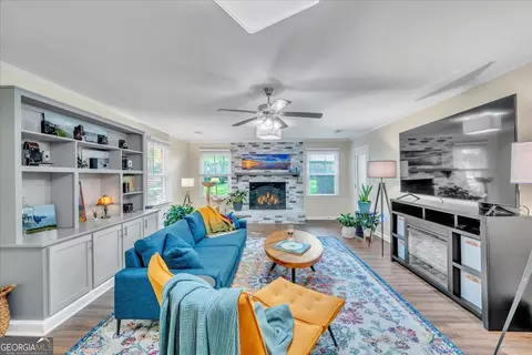 Living - 254 Trinity Rd, Dublin, GA 31021 photo 2 of 2