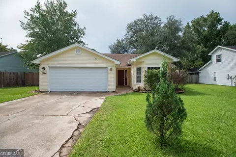 104 Cherry Tree Ct, Kingsland, GA 31548