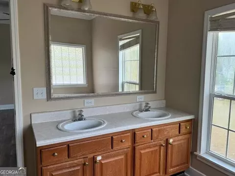 Bath - 430 Briley Rd, Lagrange, GA 30241 photo 2 of 2