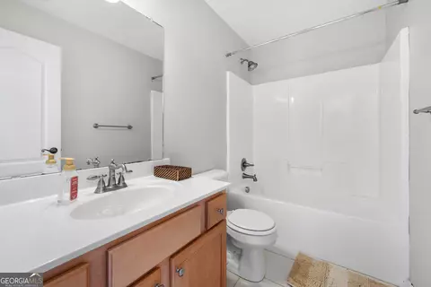 Bath - 3660 Lake Pass Ln, Suwanee, GA 30024 photo 1 of 4