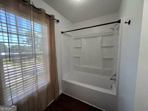 Bath - 304 Baileys Way, Lagrange, GA 30241 photo 2 of 4