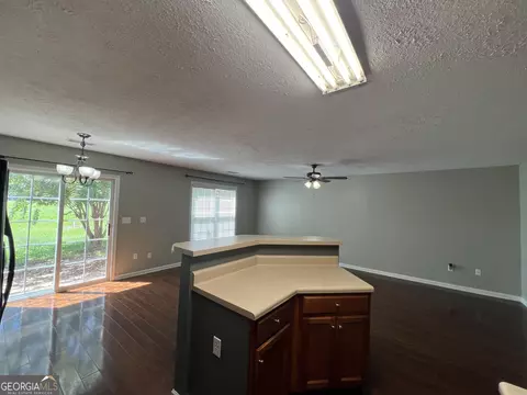 Living - 304 Baileys Way, Lagrange, GA 30241 photo 3 of 4