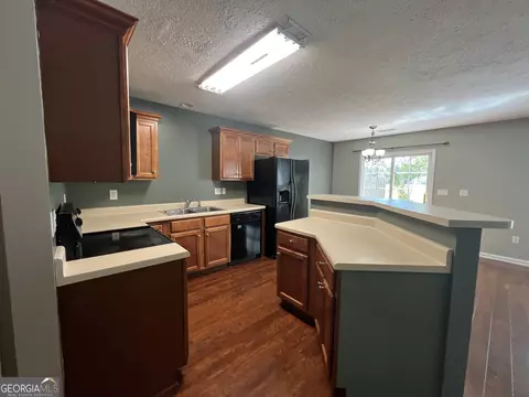 Kitchen - 304 Baileys Way, Lagrange, GA 30241 photo 1 of 2